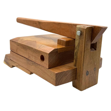 Tortilla Press - Tortilladora de Madera Barnizada / Mezquite - 7 3/16" x 8 1/4"