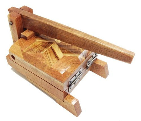 Tortilla Press - Tortilladora de Madera Barnizada / Mezquite - 7 3/16" x 8 1/4"